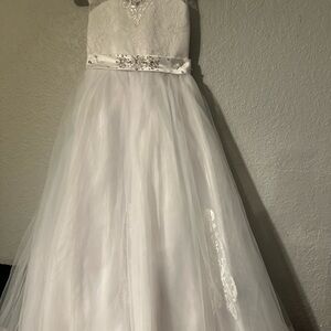 Charming White Lace Kids Formal Dress